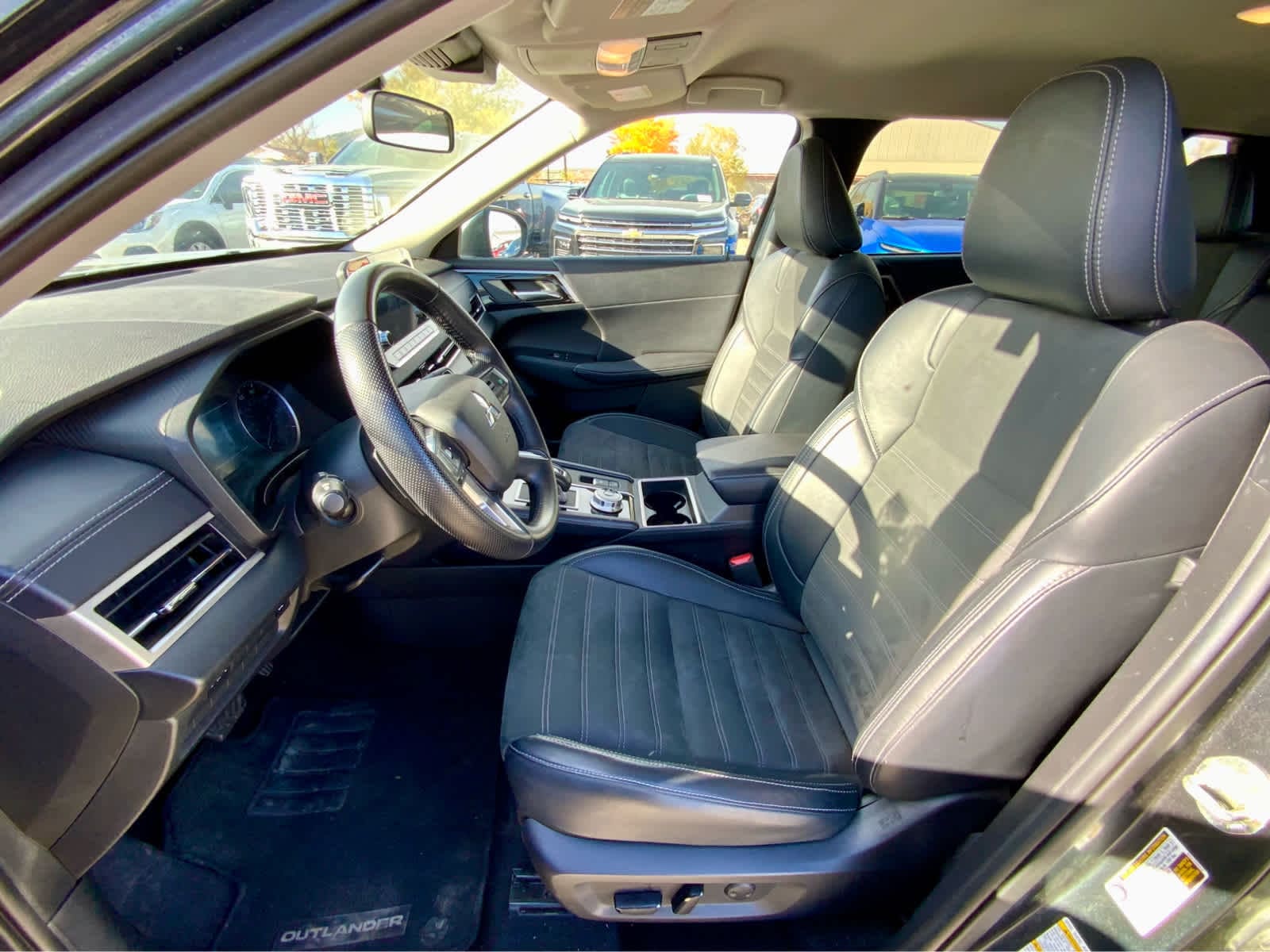 Thumbnail: 2024 Mitsubishi Outlander - 23