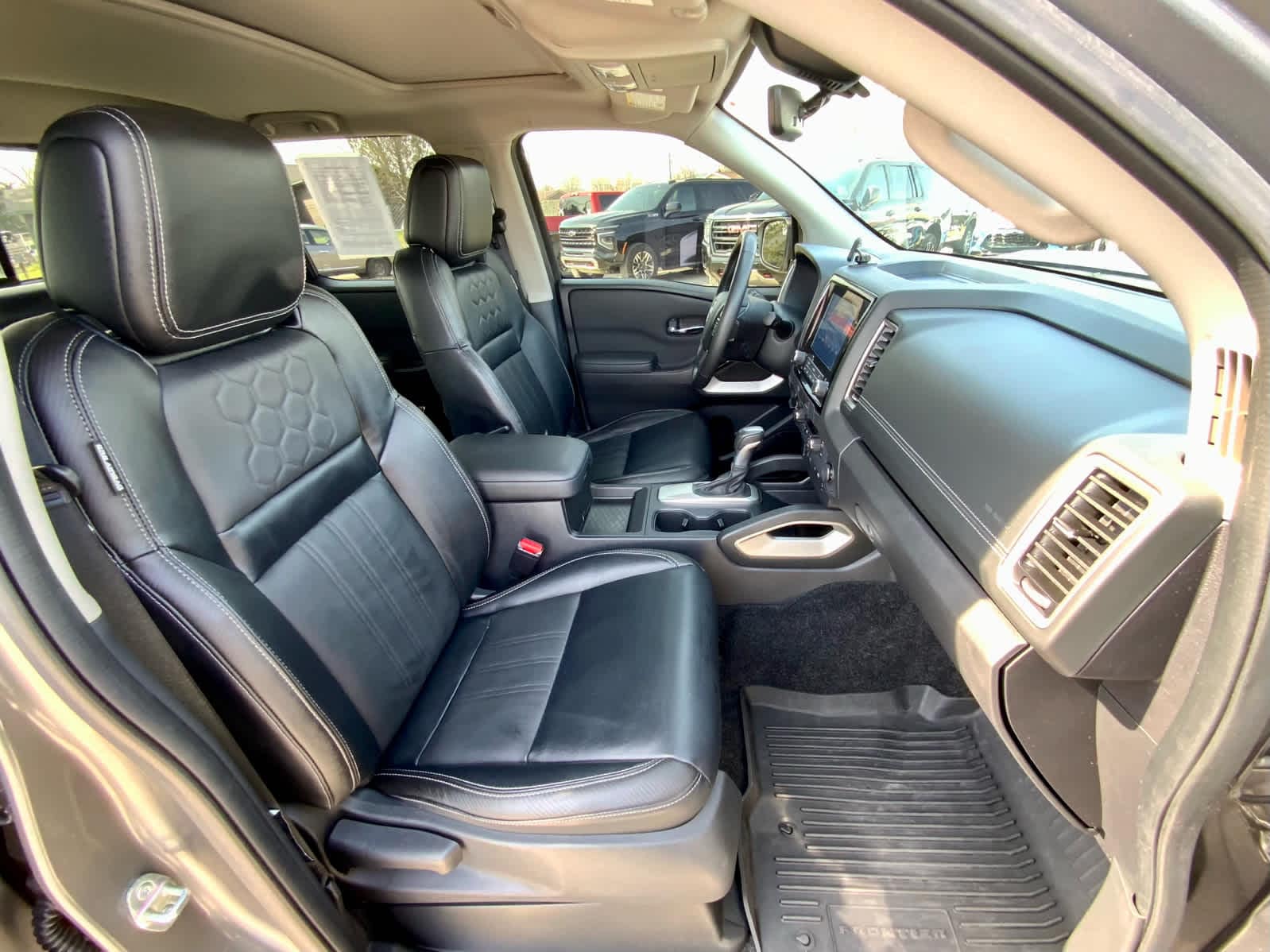 Thumbnail: 2024 Nissan Frontier - 24