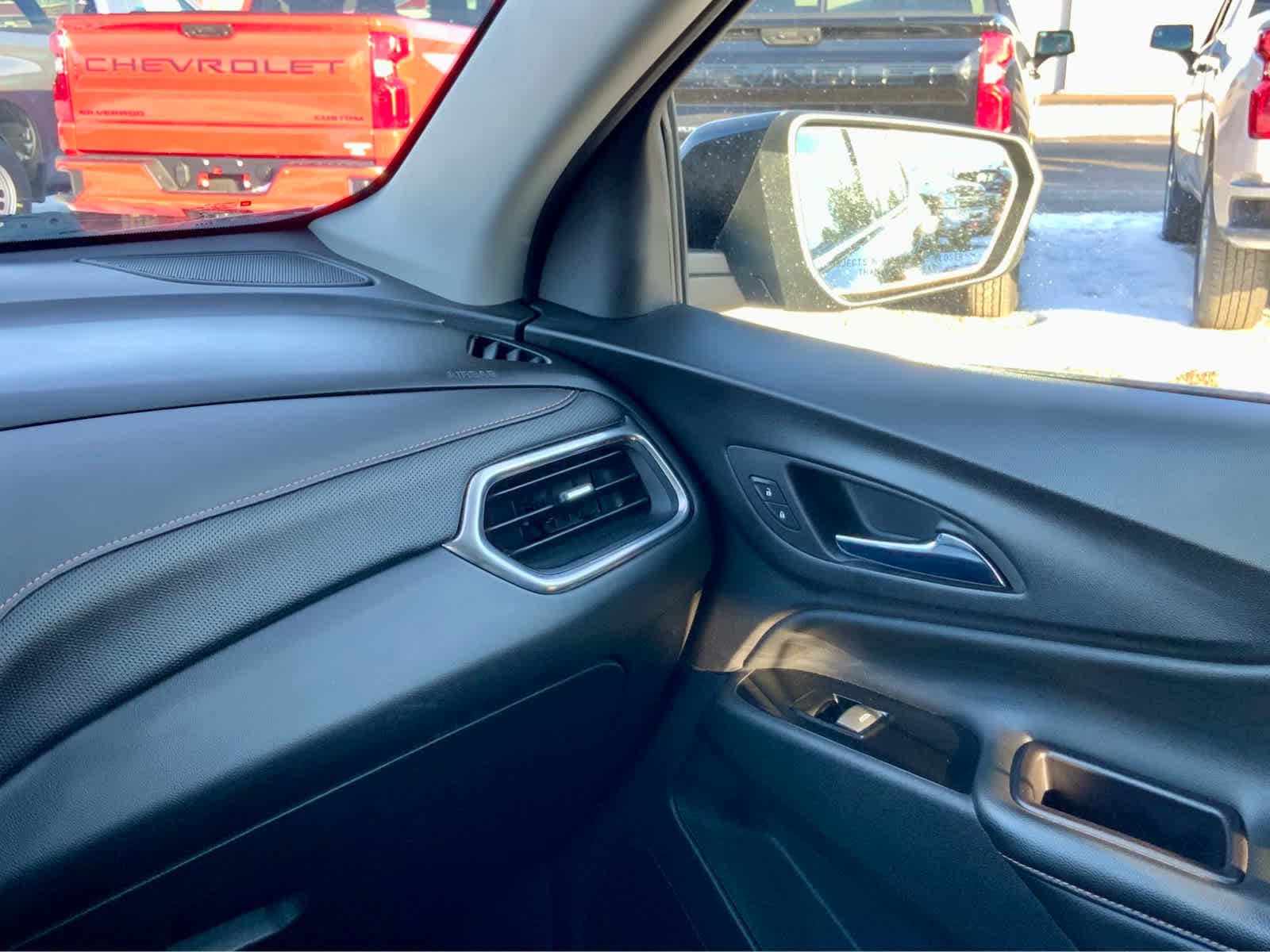 Thumbnail: 2022 Chevrolet Equinox - 33