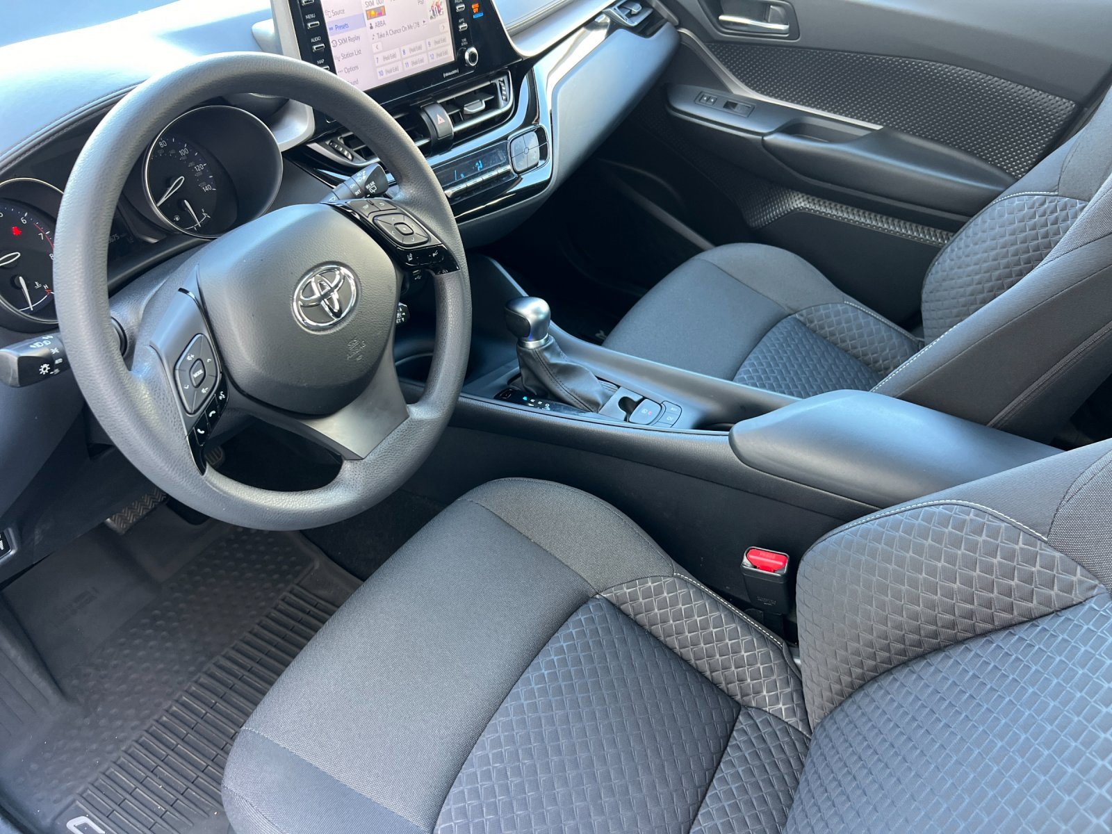 2020 Toyota C-HR LE 11