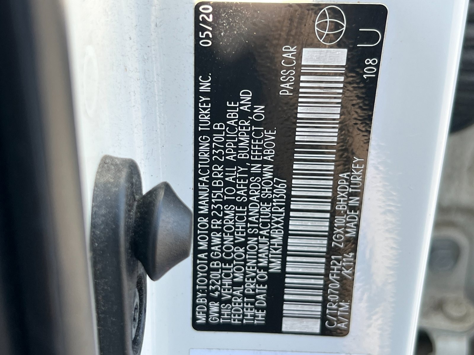 2020 Toyota C-HR LE 28