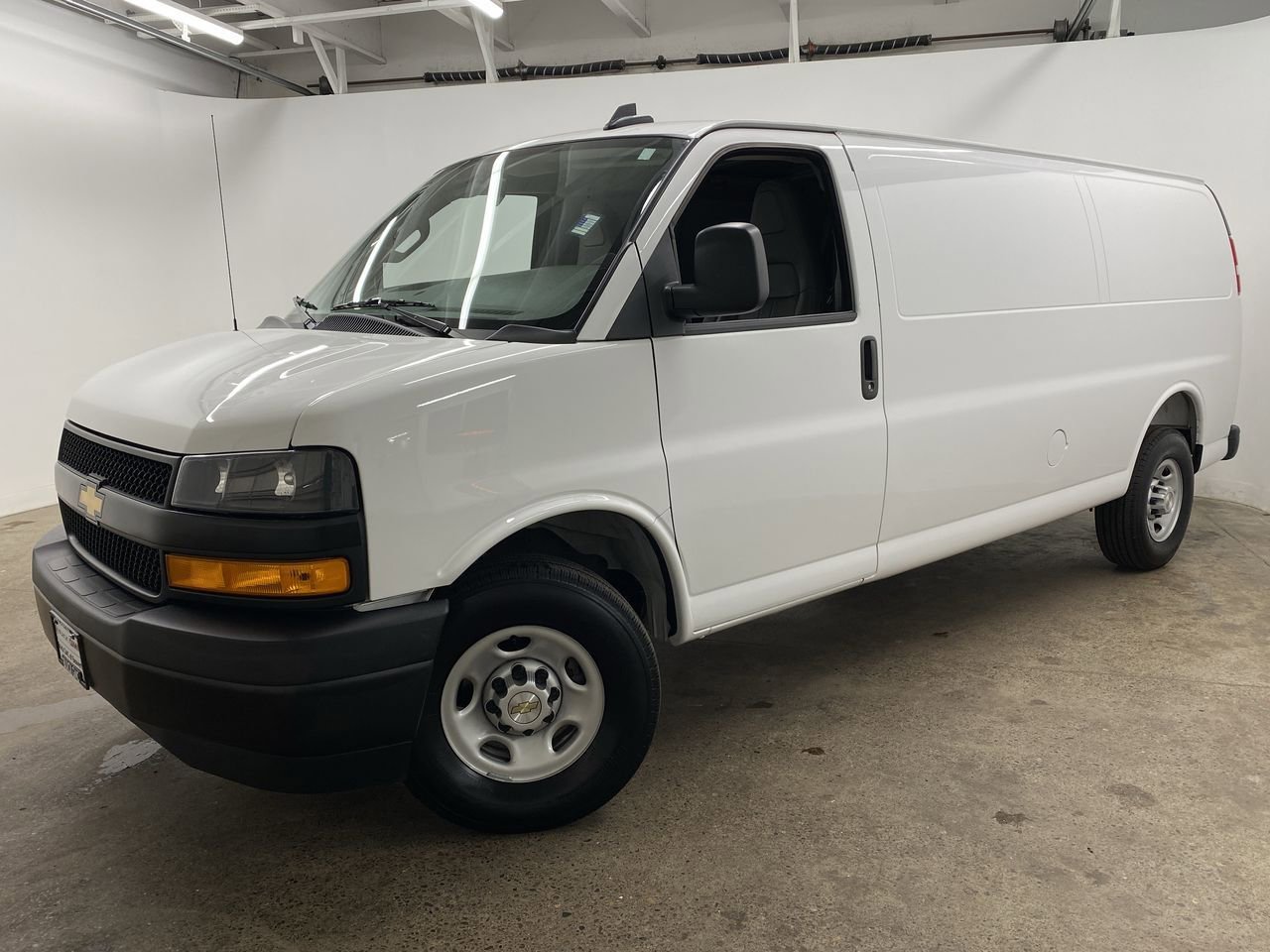 2025 Chevrolet Express 2500 Extended Work Van HD's photo