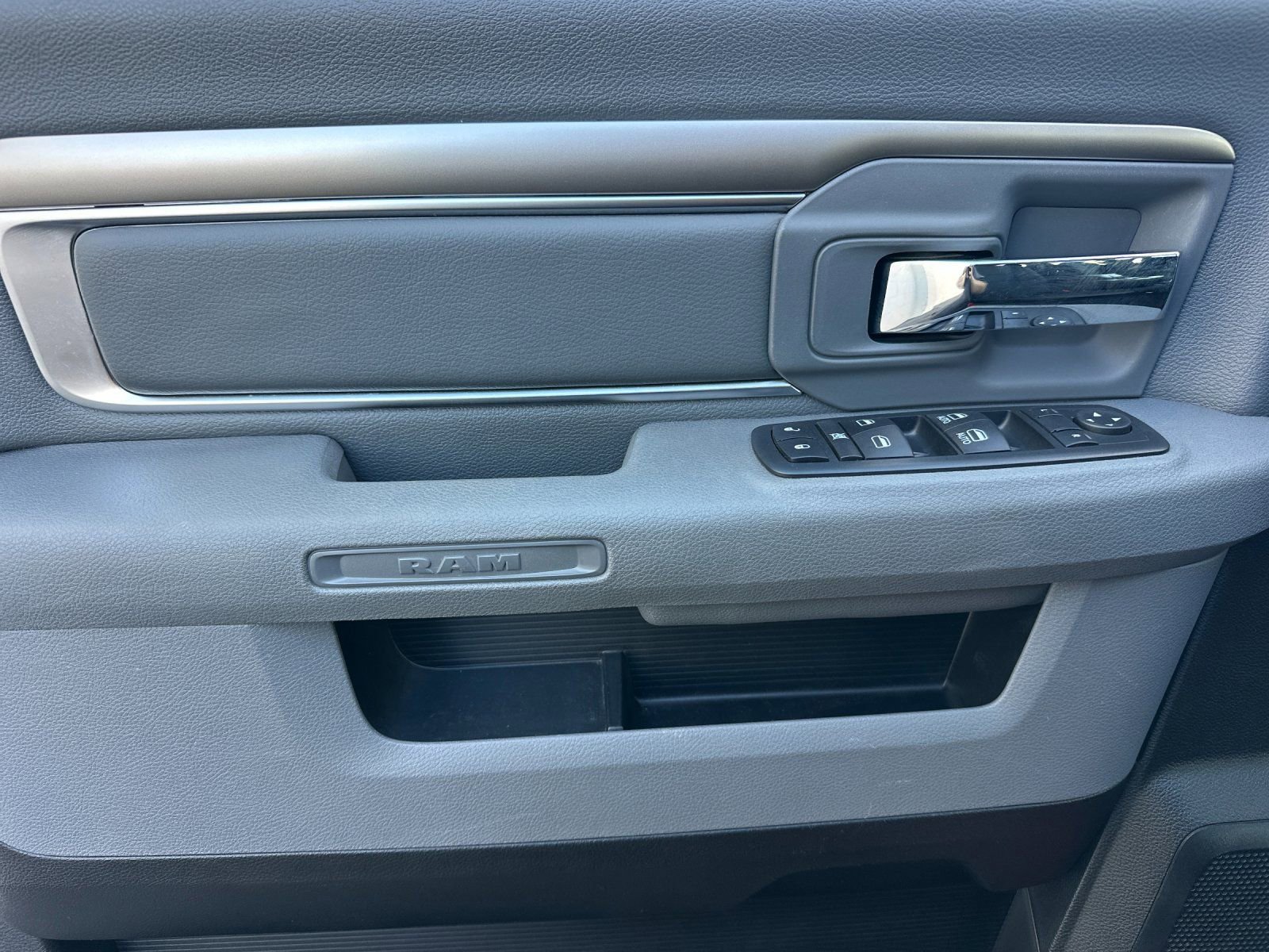 Thumbnail: 2020 RAM 1500 Classic - 12