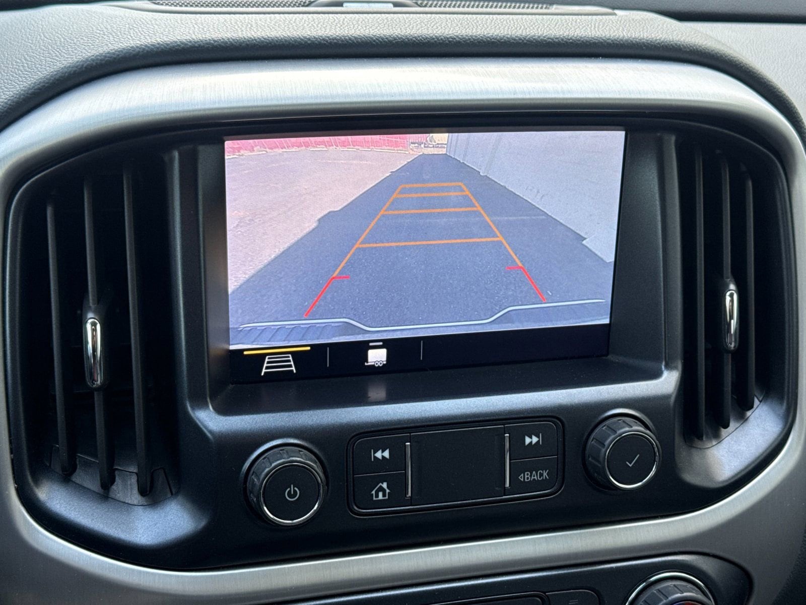 Thumbnail: 2019 Chevrolet Colorado - 18