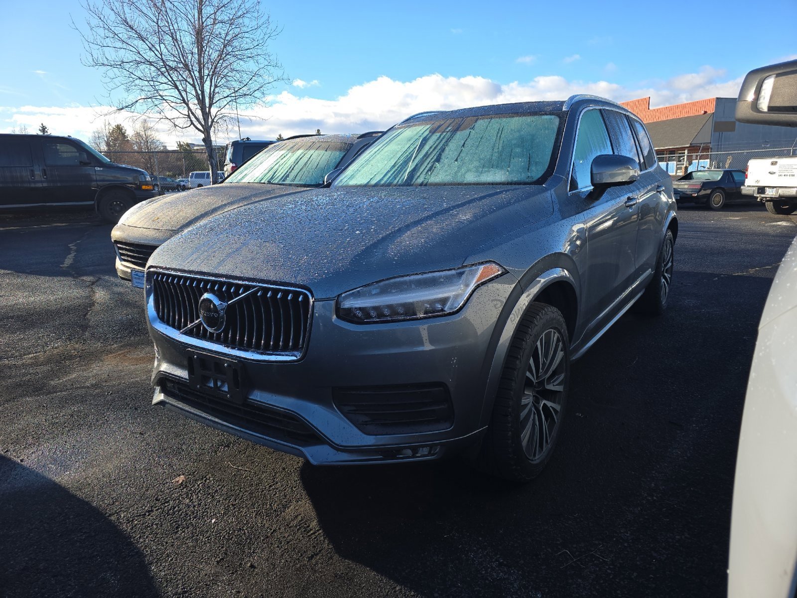 2020 Volvo XC90 Momentum's photo