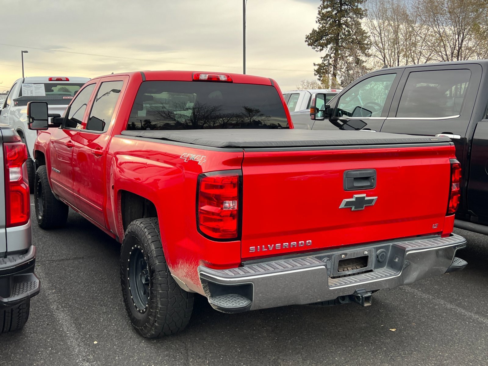 2017 Chevrolet Silverado 1500 LT photo 3
