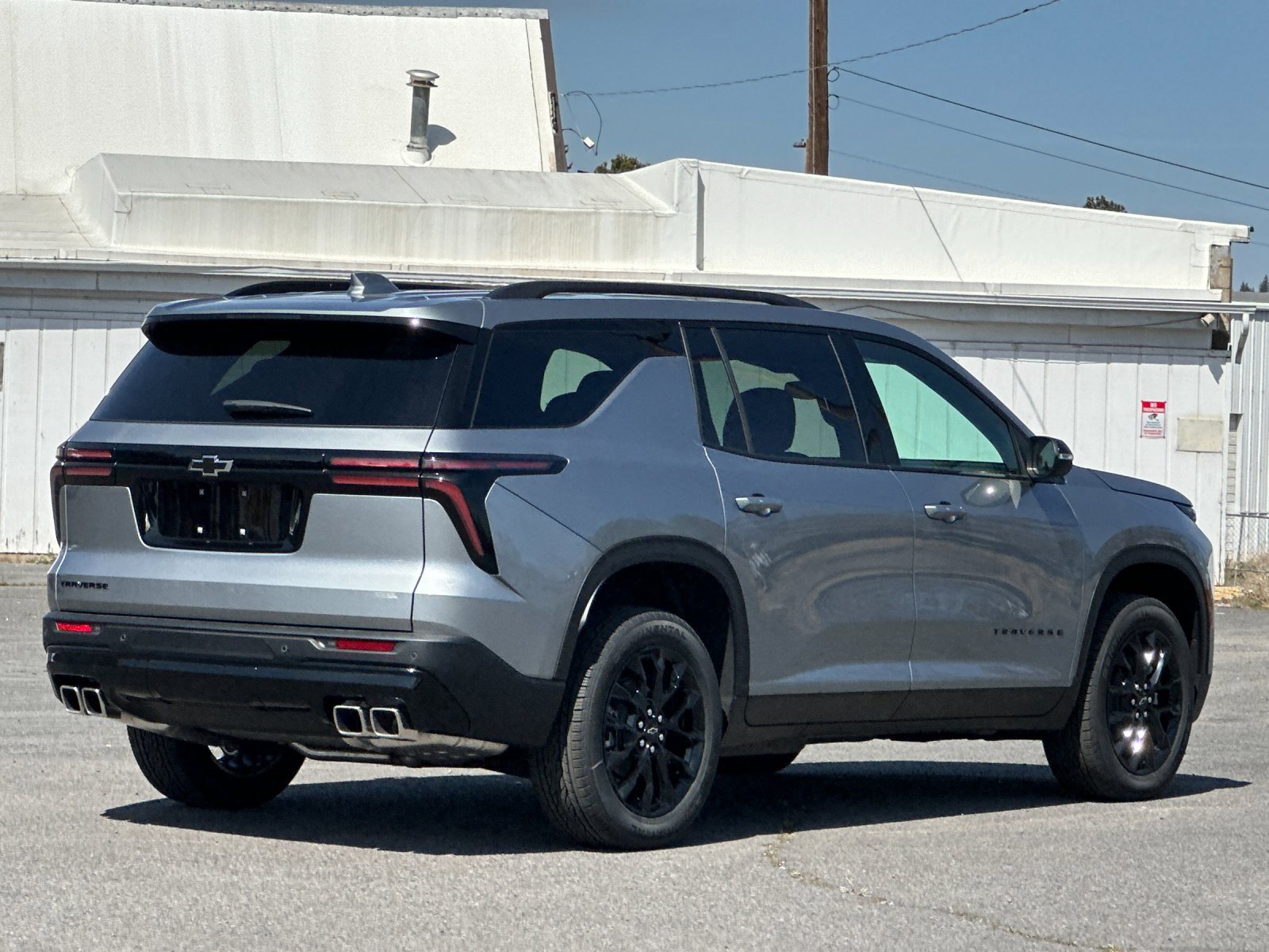 2025 Chevrolet Traverse photo 2