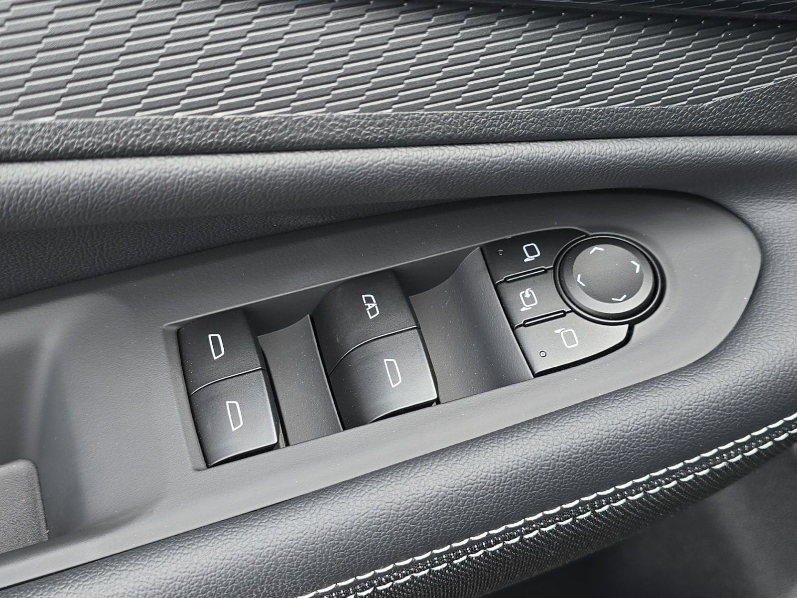 2025 Chevrolet Blazer EV LT - Photo 13