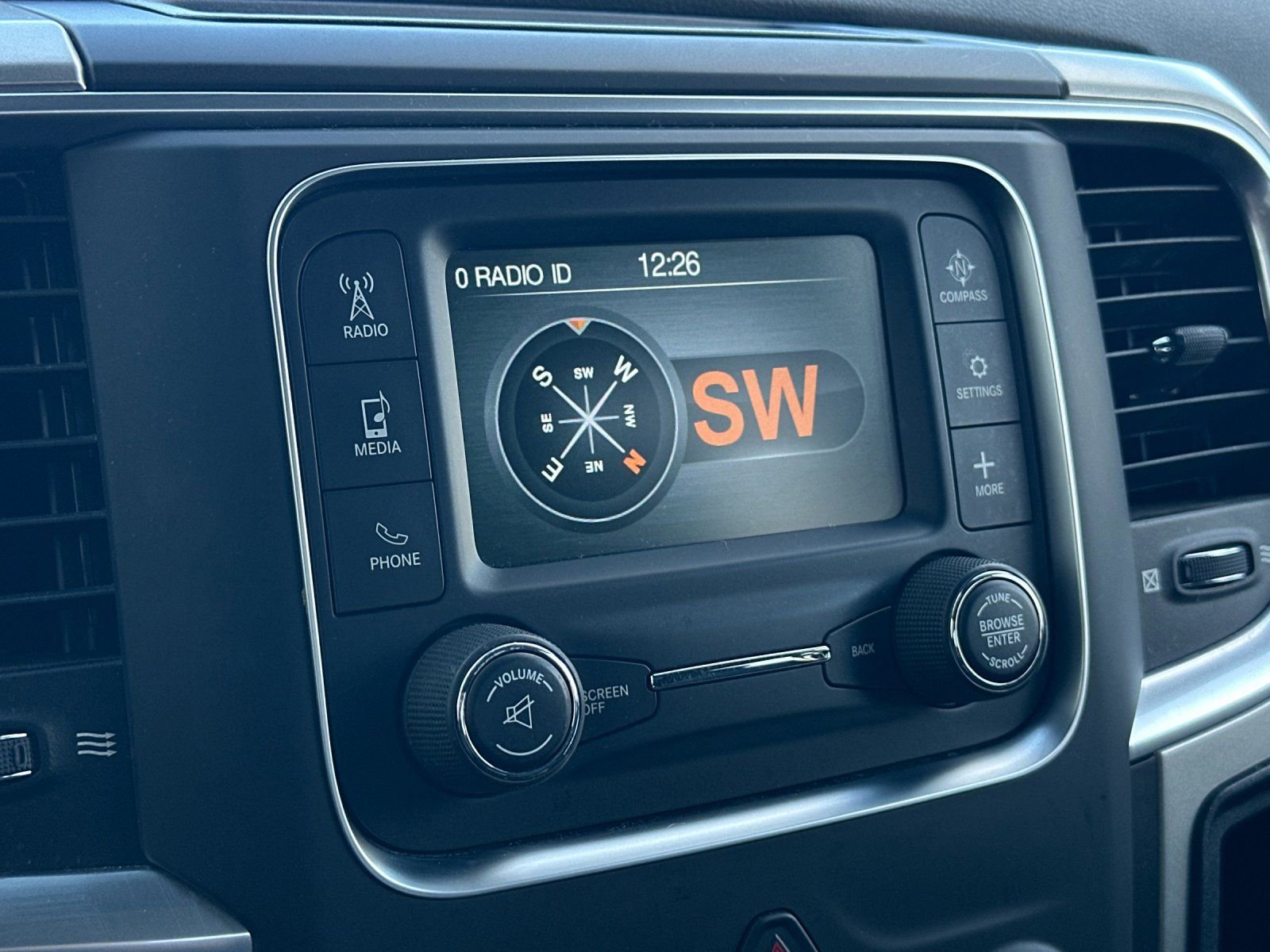 Thumbnail: 2020 RAM 1500 Classic - 18