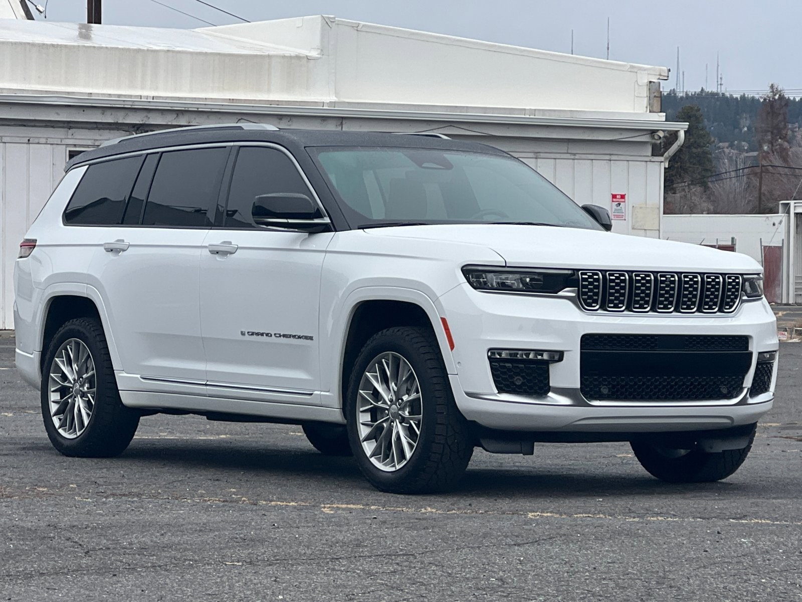 Thumbnail: 2022 Jeep Grand Cherokee L - 9