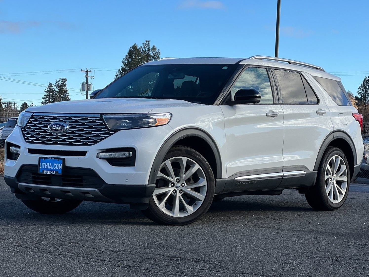 2022 Ford Explorer Platinum's photo