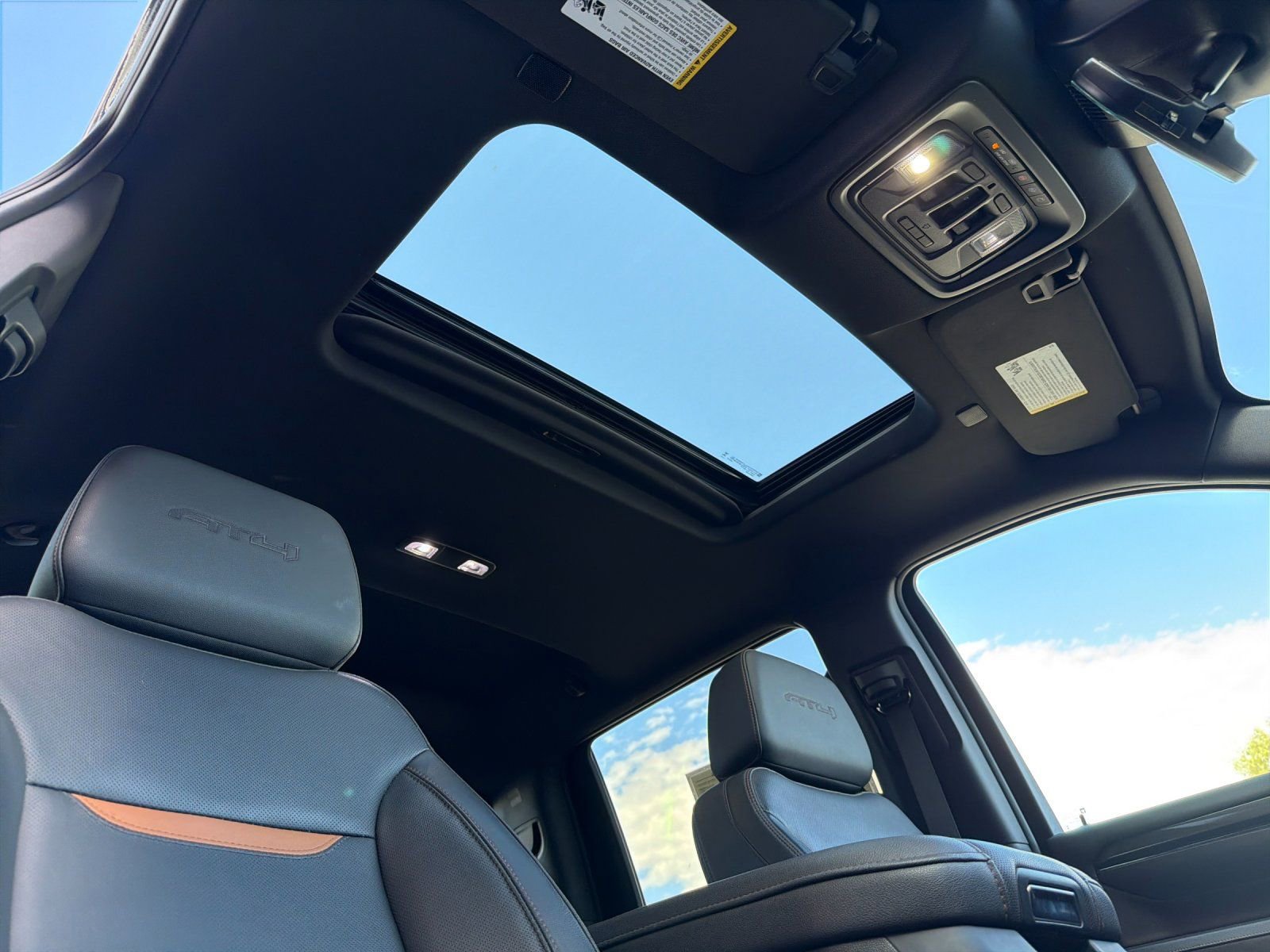 Thumbnail: 2024 GMC Sierra 2500 - 16