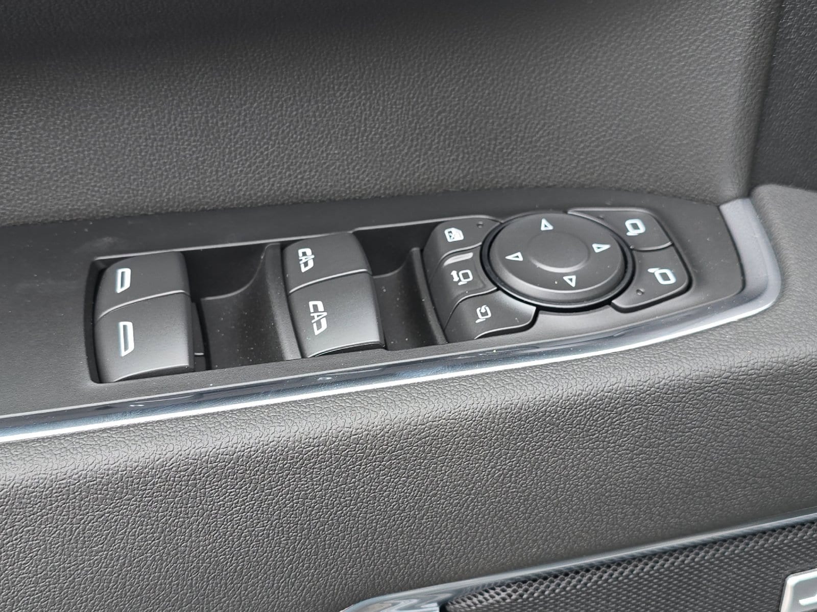 Thumbnail: 2026 Chevrolet Silverado 3500 - 13