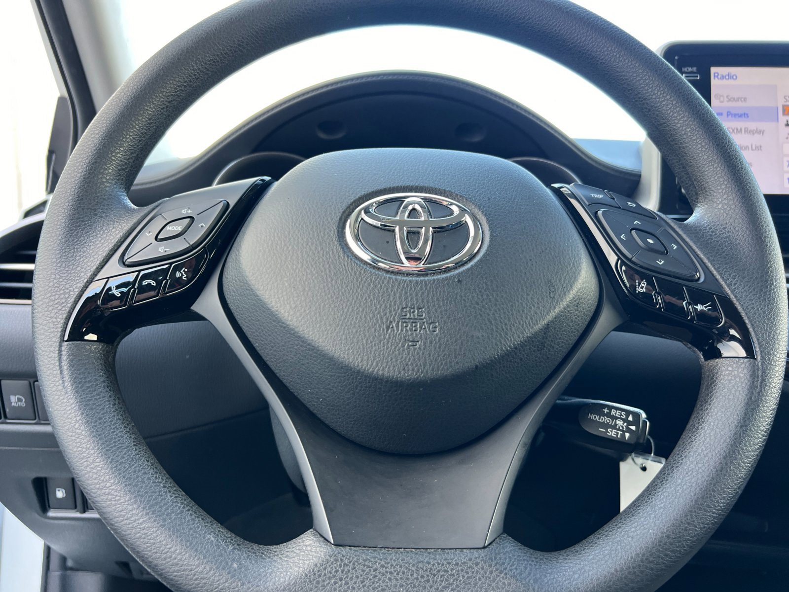 2020 Toyota C-HR LE 22