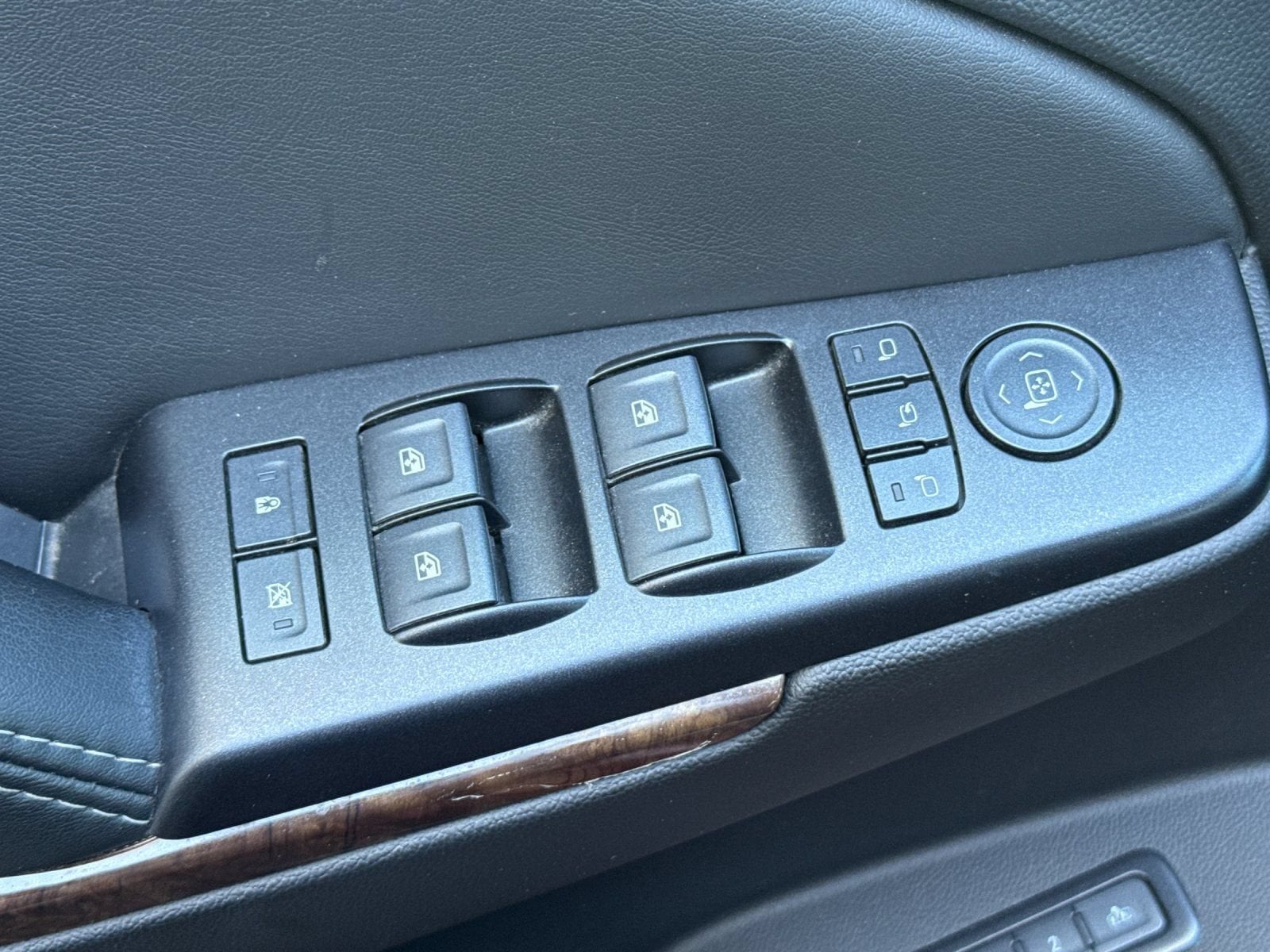 Thumbnail: 2018 Chevrolet Tahoe - 13
