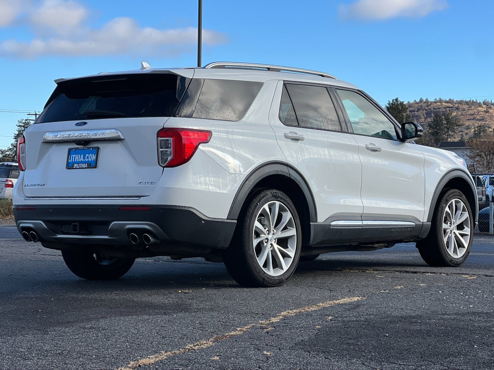2022 Ford Explorer Platinum photo 2