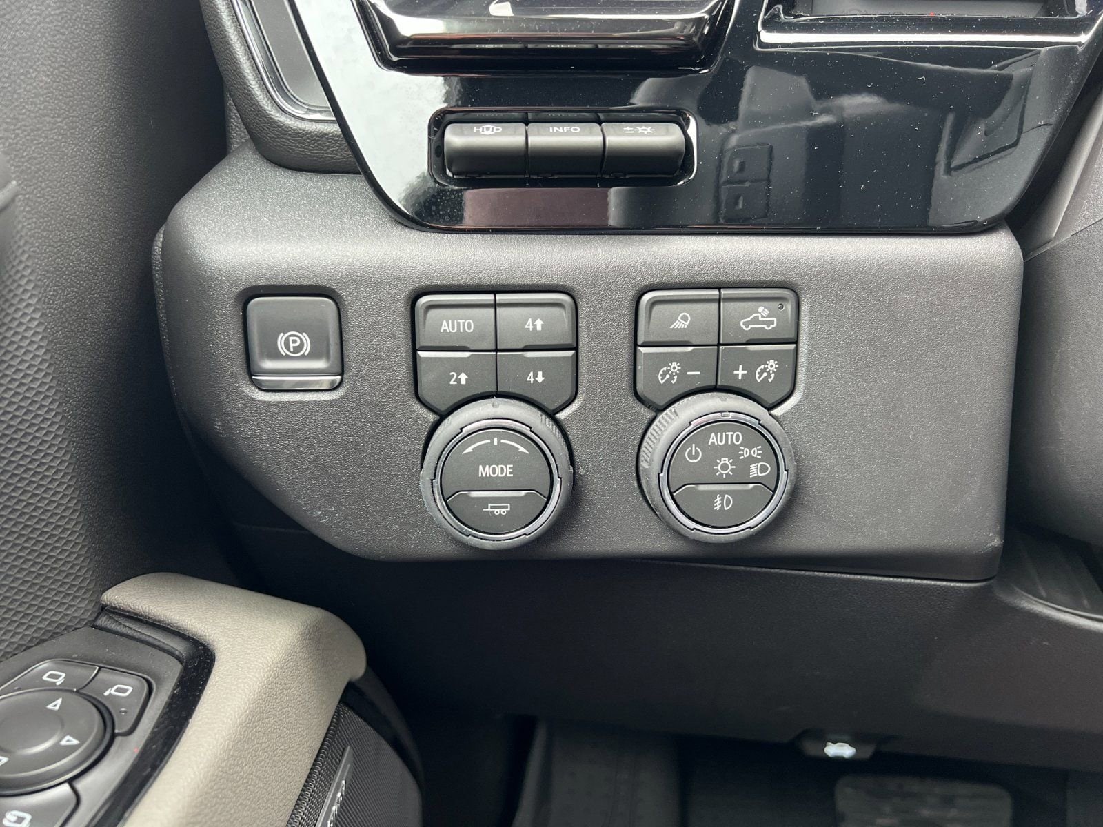 Thumbnail: 2026 Chevrolet Silverado 1500 - 28