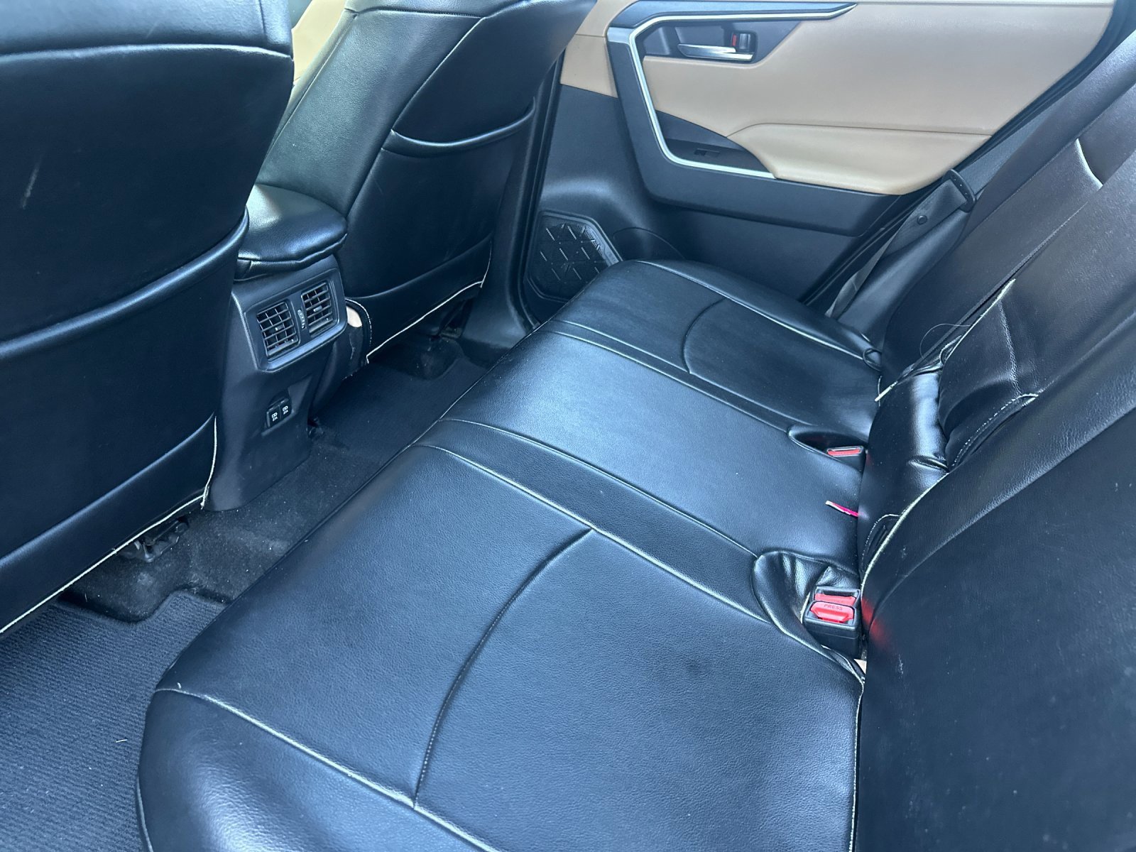 2019 Toyota RAV4 Hybrid XLE photo 4