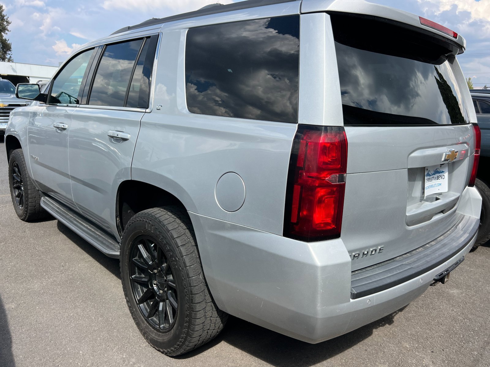 2019 Chevrolet Tahoe LT photo 2