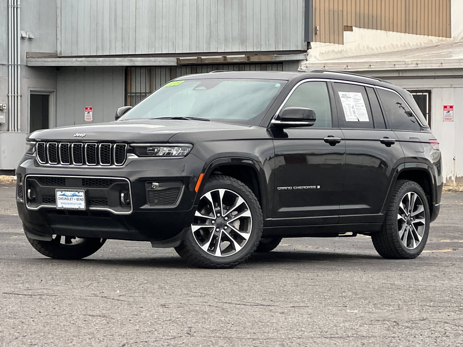 2023 Jeep Grand Cherokee Overland's photo