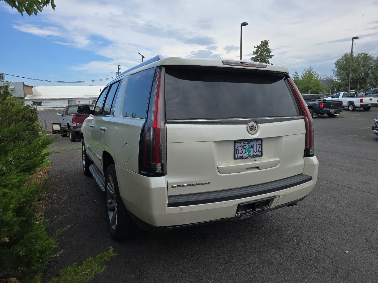 Thumbnail: 2015 Cadillac Escalade - 3