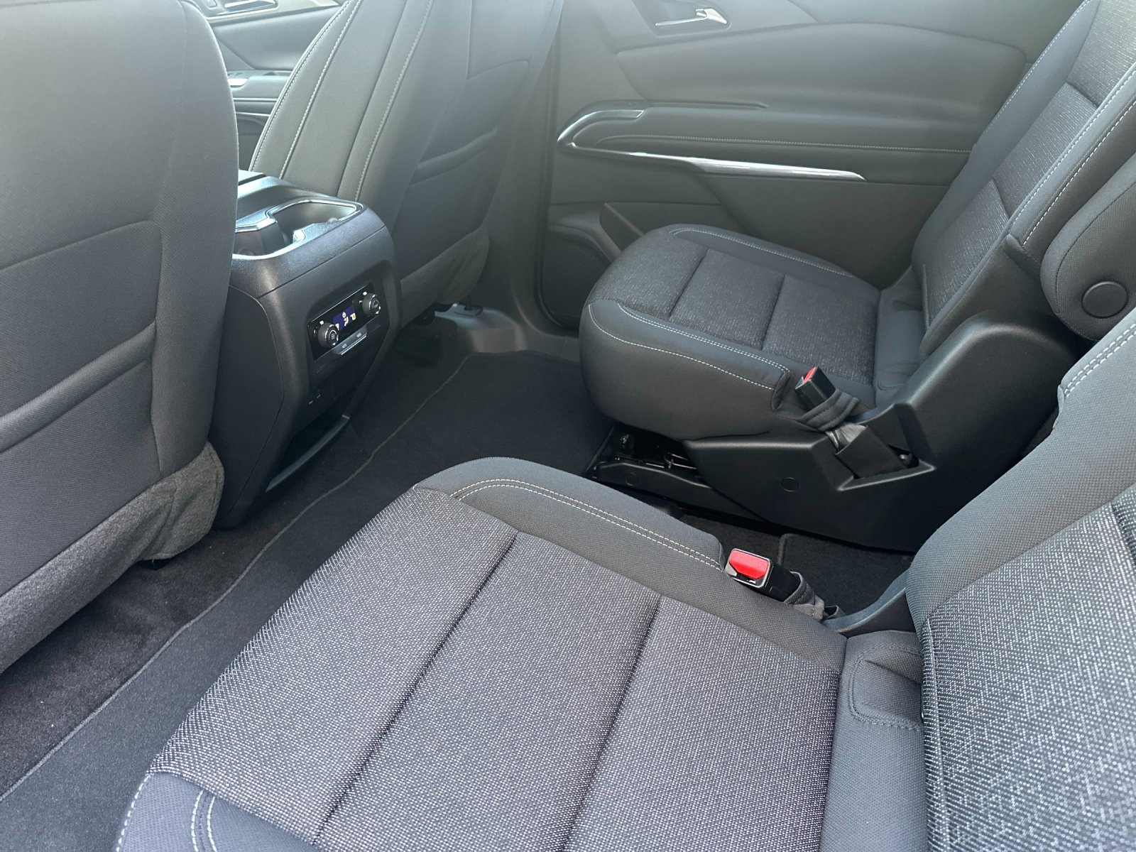 2025 Chevrolet Traverse photo 4
