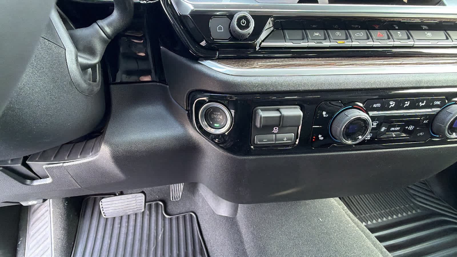 Thumbnail: 2026 Chevrolet Silverado 1500 - 17