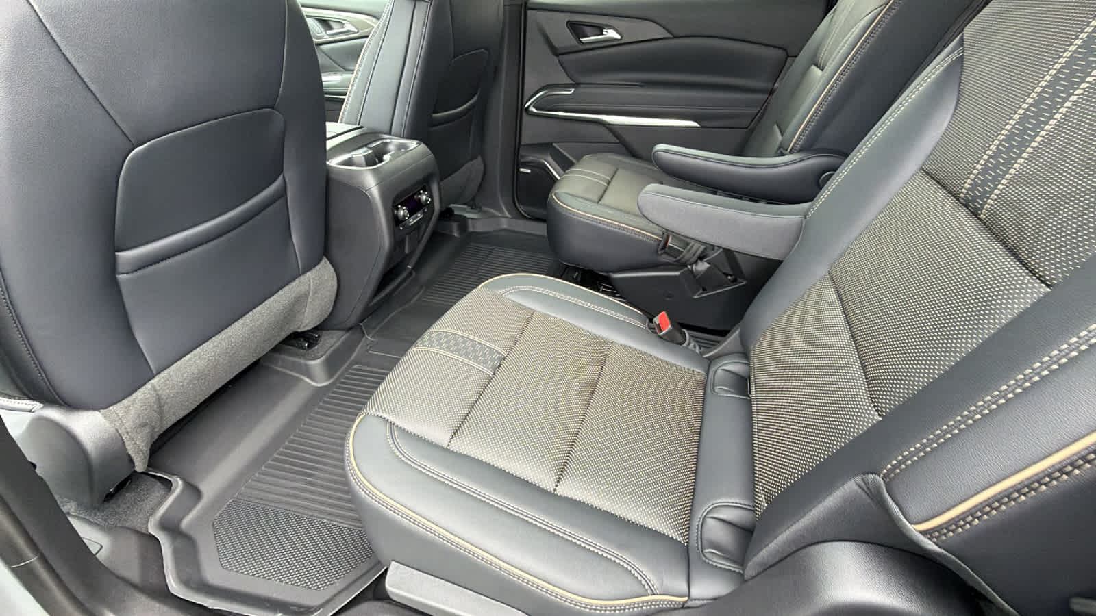 2026 Chevrolet Traverse High Country - Photo 24