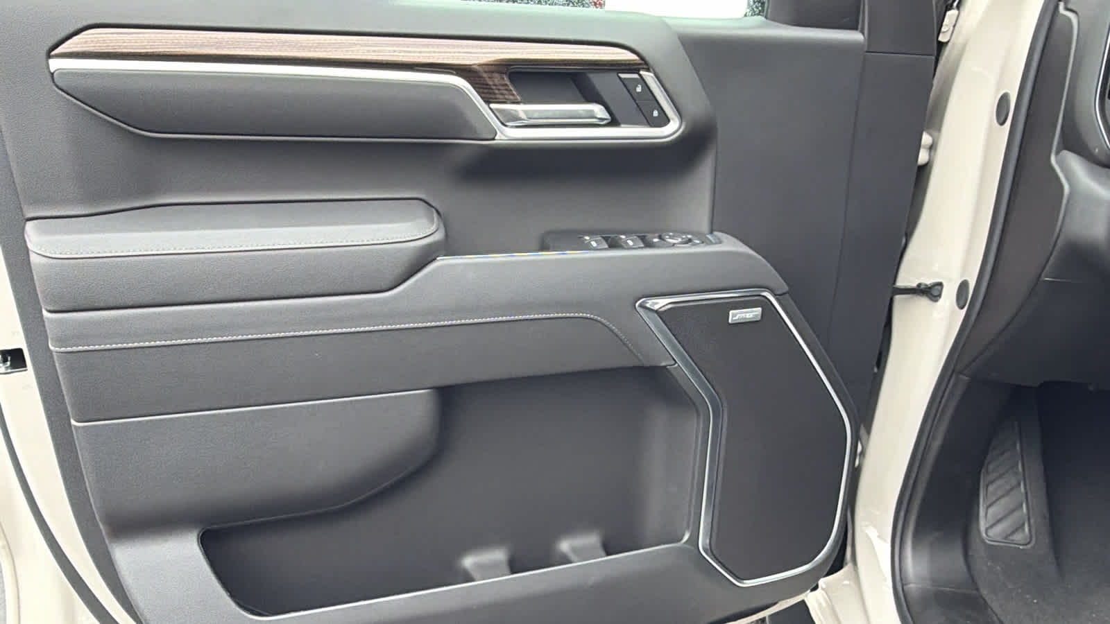 Thumbnail: 2026 Chevrolet Silverado 1500 - 23