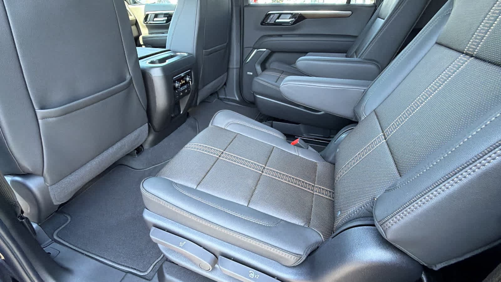 2026 Chevrolet Suburban High Country - Photo 24