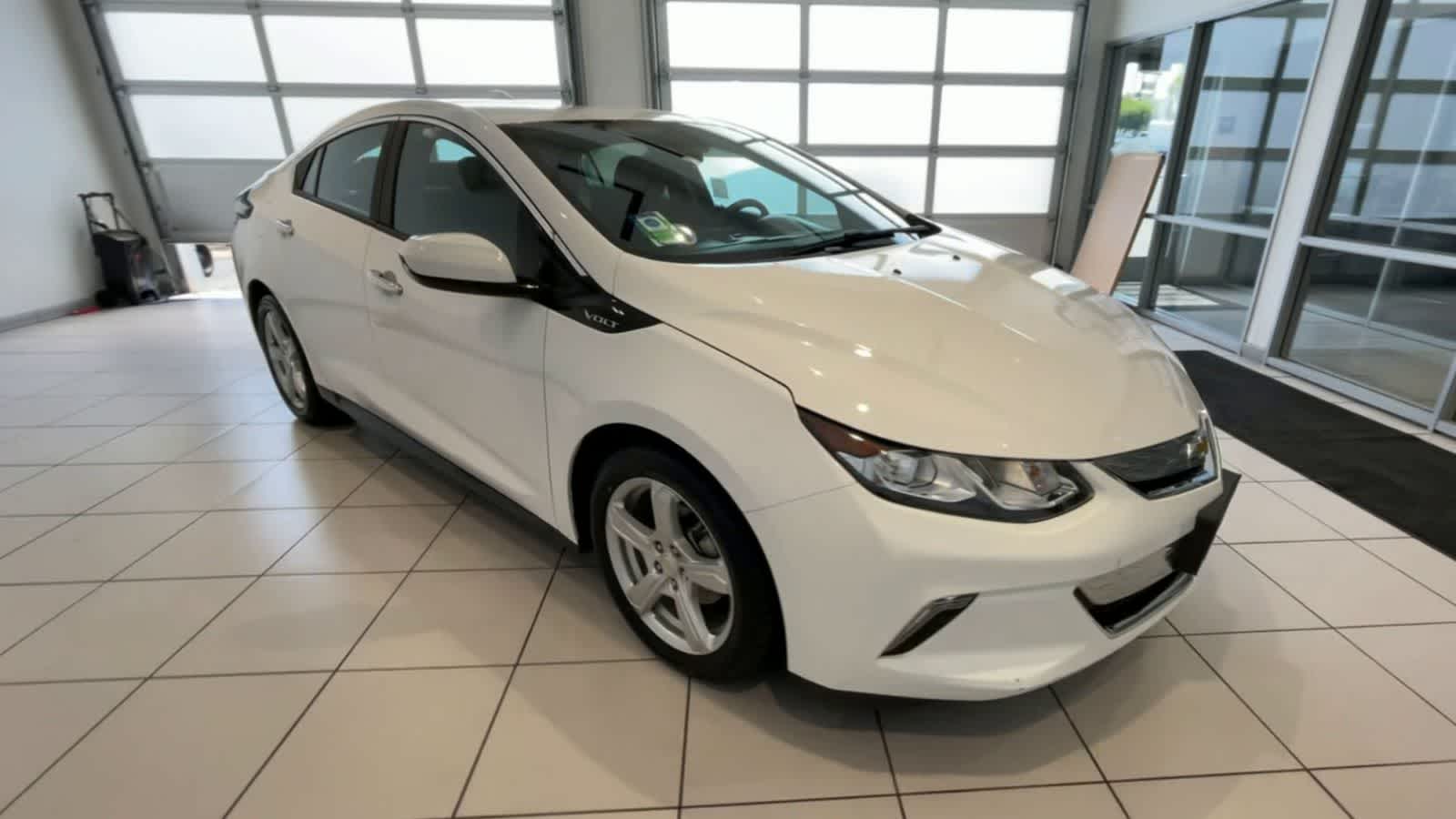 Thumbnail: 2018 Chevrolet Volt - 2