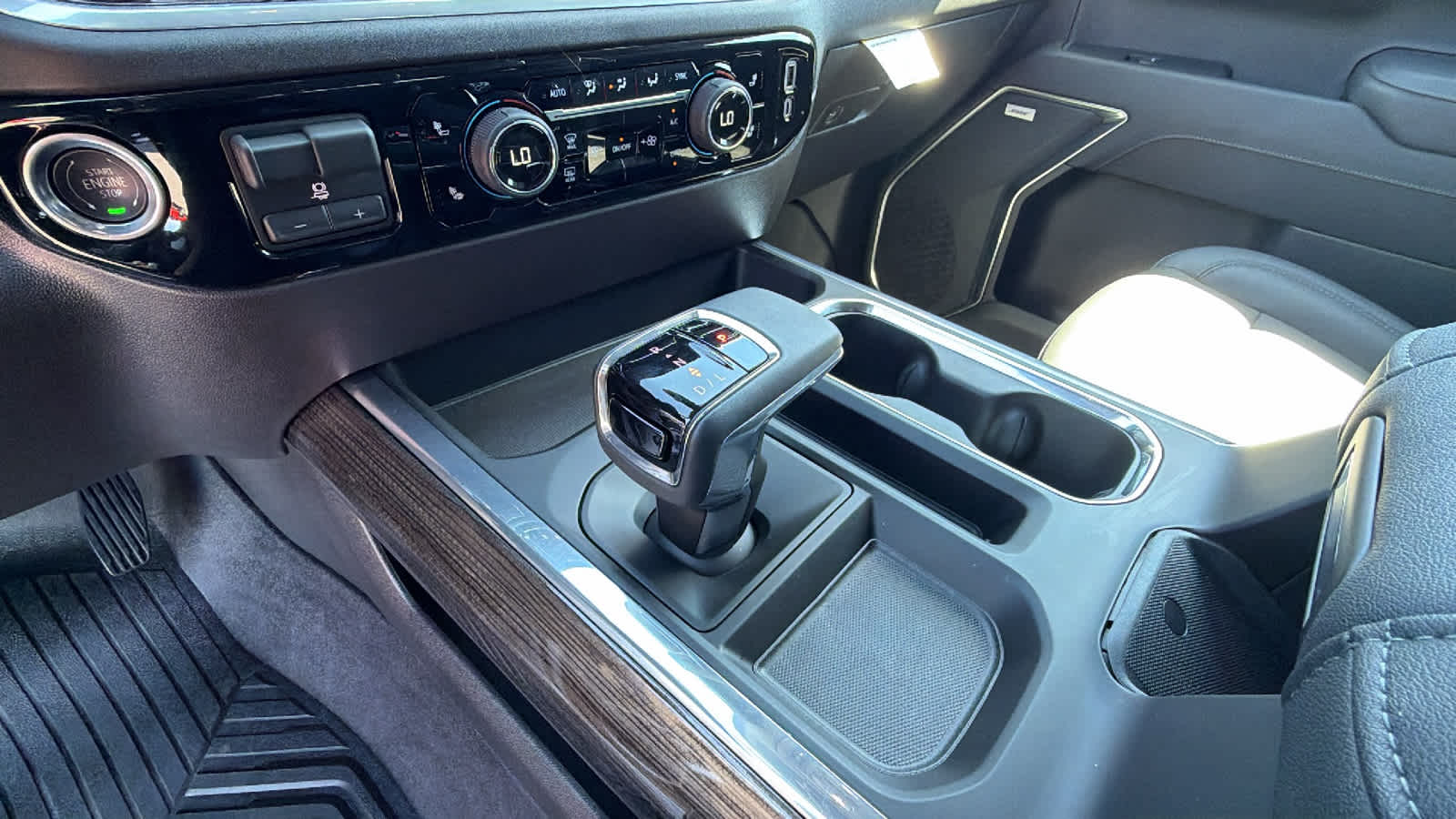 Thumbnail: 2026 Chevrolet Silverado 1500 - 13