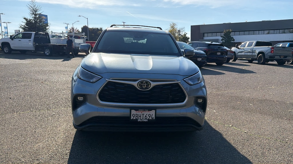 Used 2022 Toyota Highlander LE