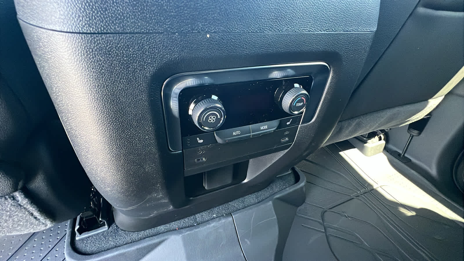 Thumbnail: 2025 Chevrolet Suburban - 25