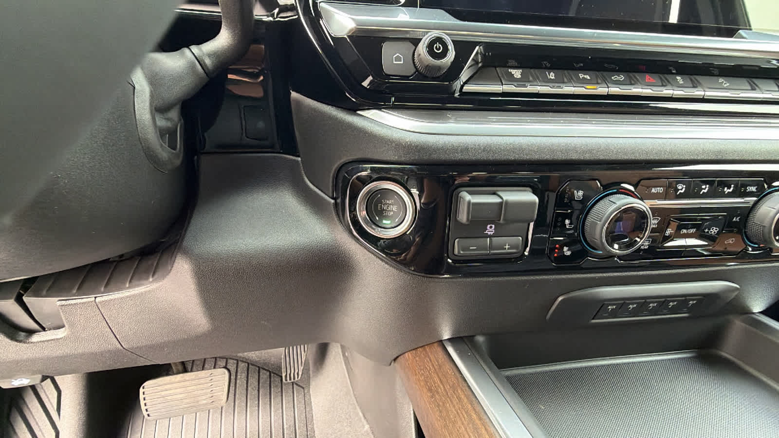 Thumbnail: 2026 Chevrolet Silverado 2500 - 17