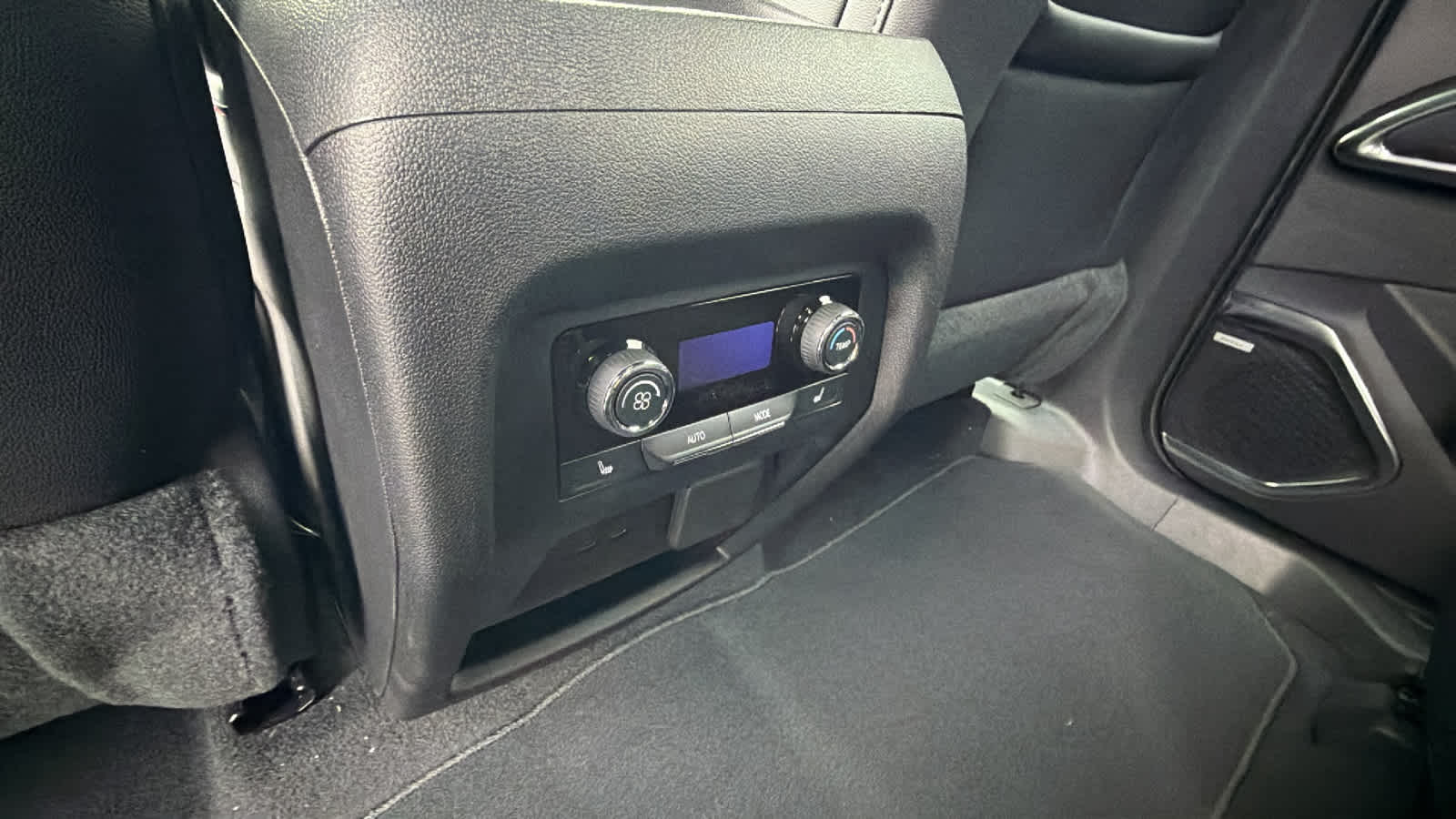 Thumbnail: 2026 Chevrolet Traverse - 25