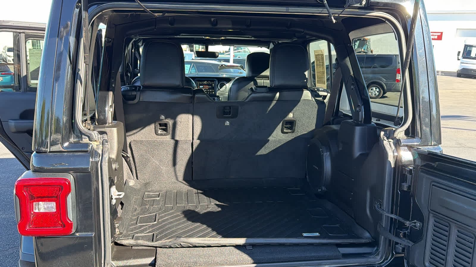 Thumbnail: 2021 Jeep Wrangler - 27