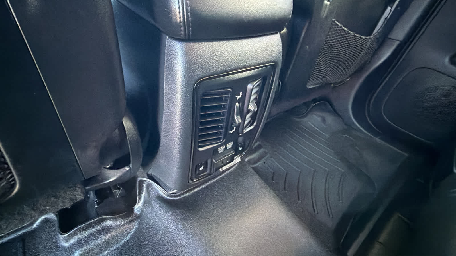 Thumbnail: 2018 Dodge Durango - 24