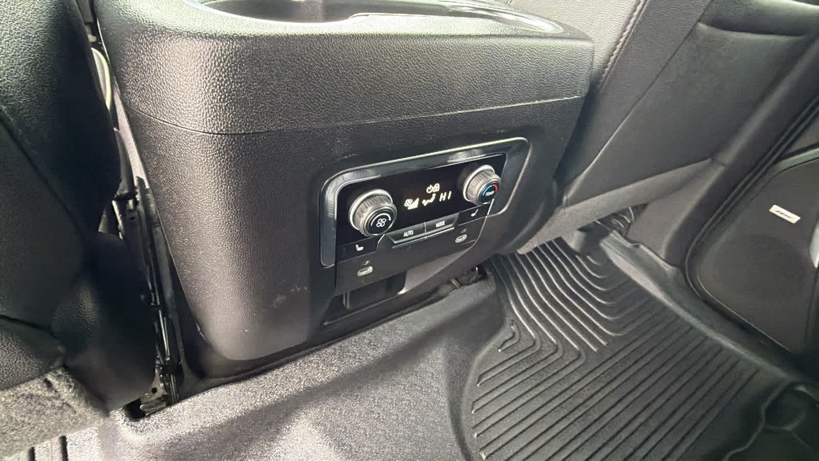 Thumbnail: 2024 Chevrolet Suburban - 25