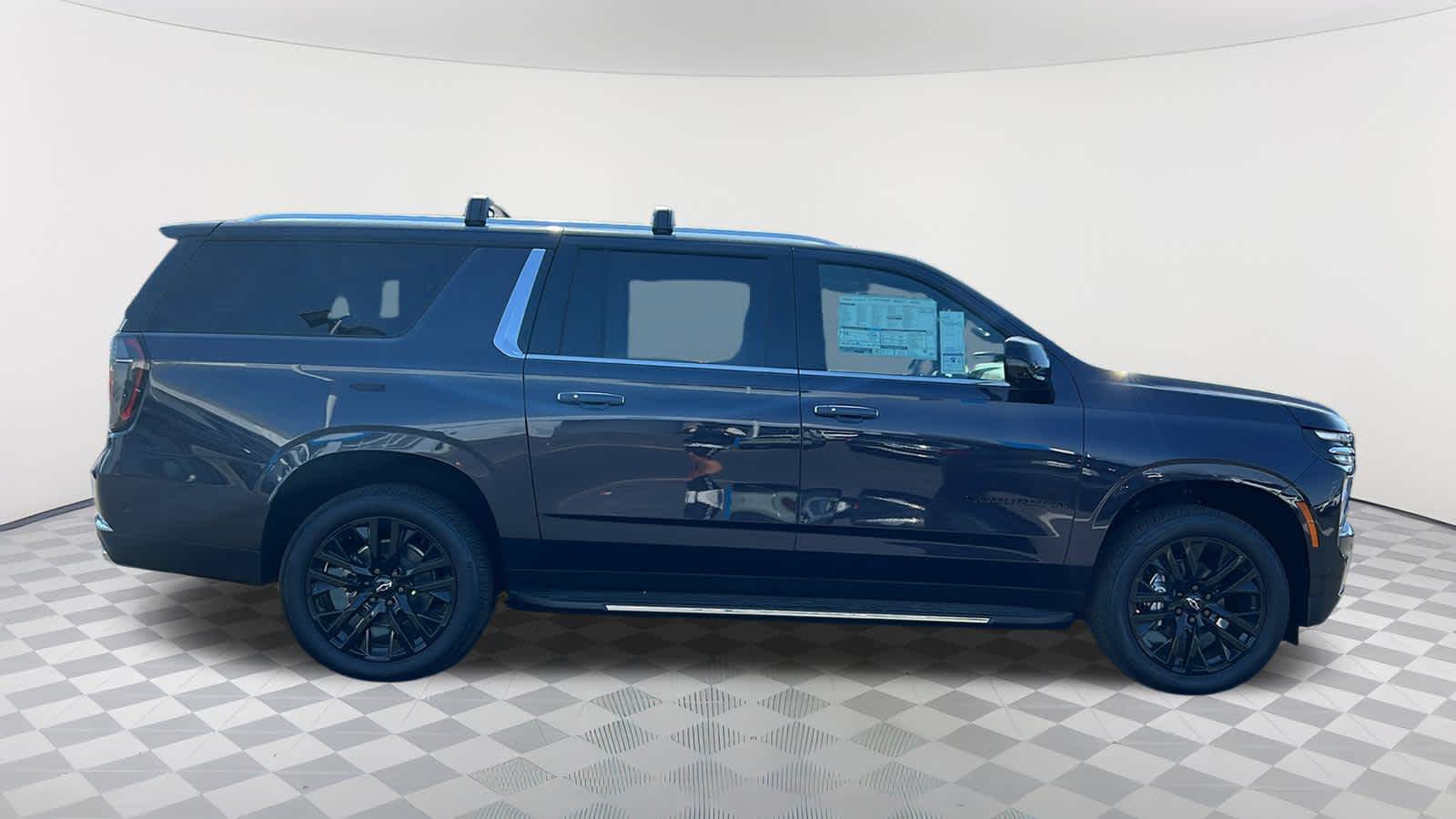 Thumbnail: 2025 Chevrolet Suburban - 4