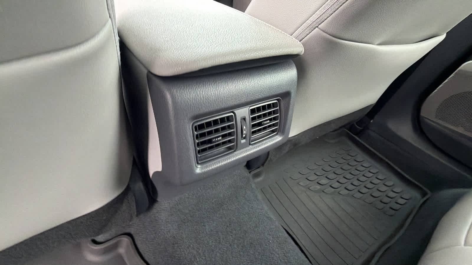 Thumbnail: 2022 Toyota Camry - 25