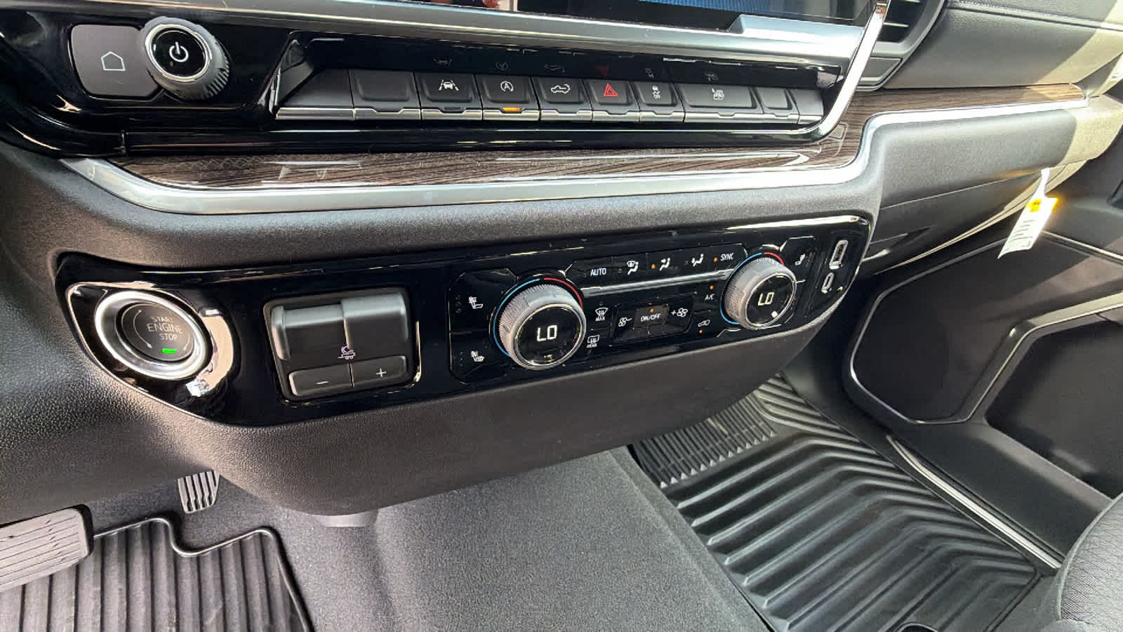 Thumbnail: 2026 Chevrolet Silverado 1500 - 14