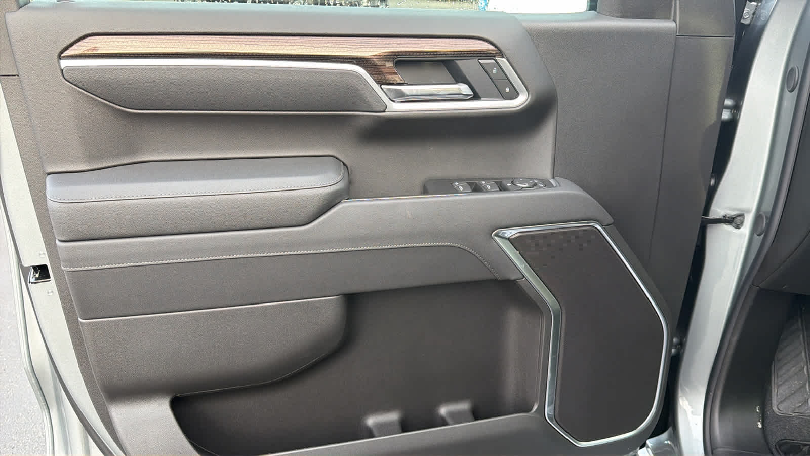 Thumbnail: 2026 Chevrolet Silverado 1500 - 23