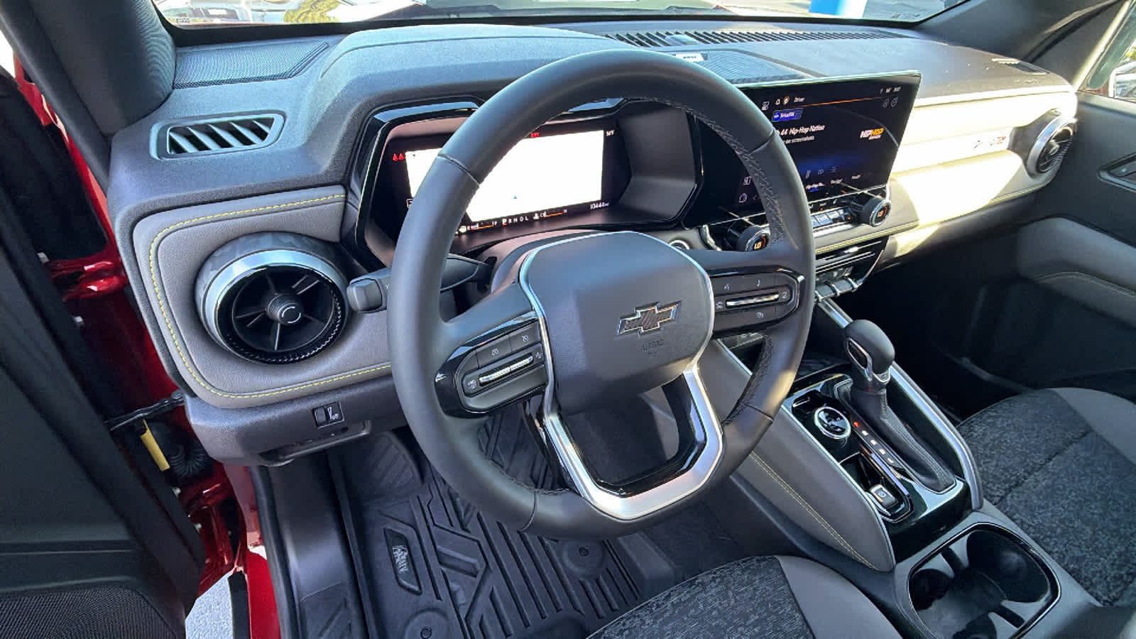 Thumbnail: 2024 Chevrolet Colorado - 10