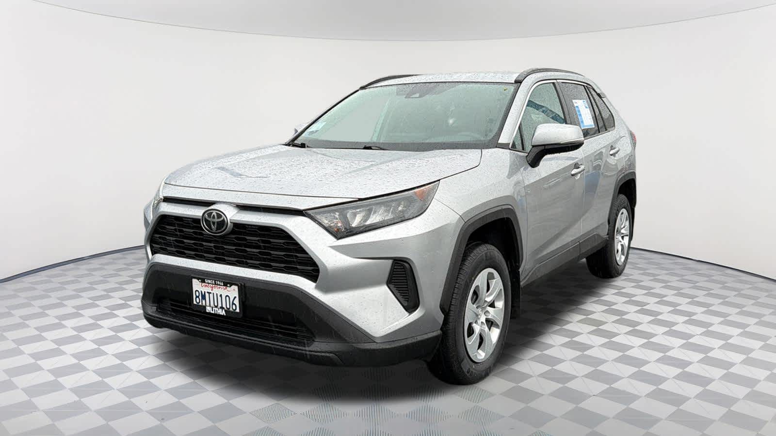 2019 Toyota RAV4 LE's photo