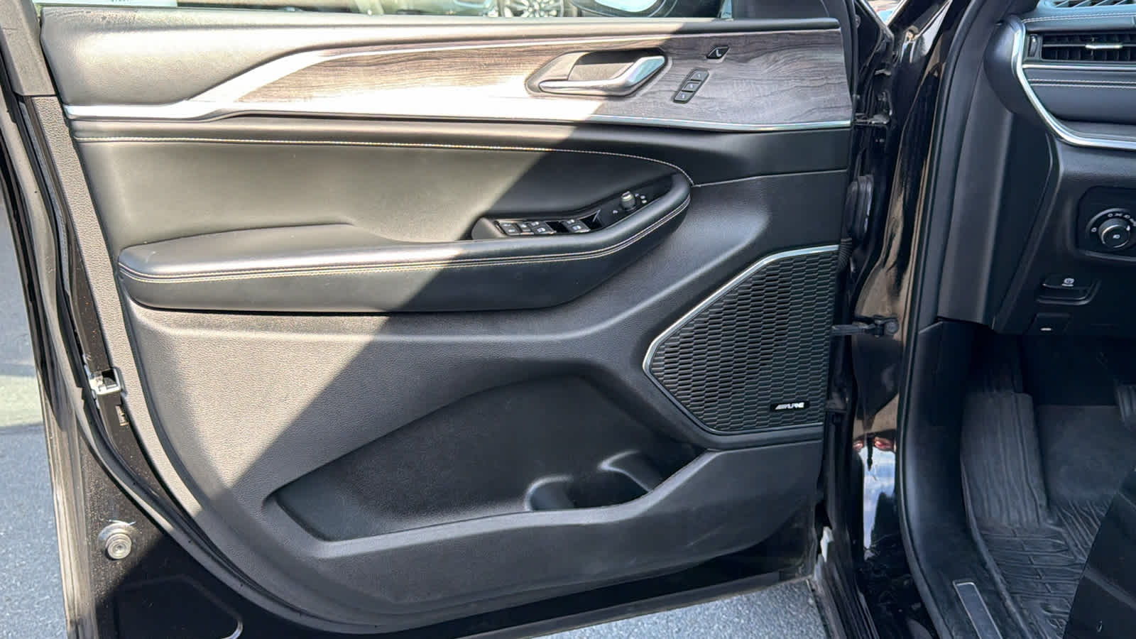 2023 Jeep Grand Cherokee Overland - Photo 23