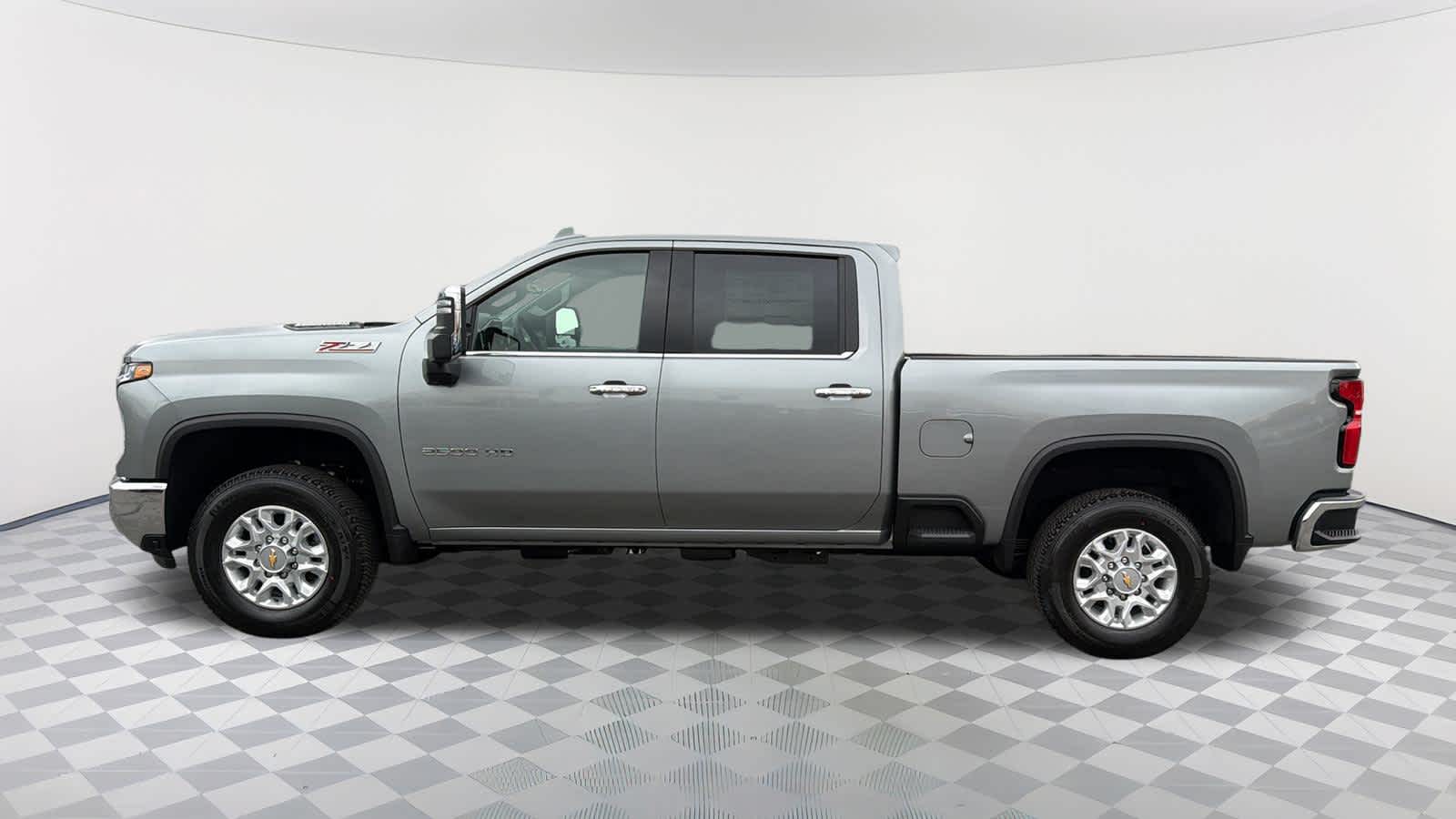 Thumbnail: 2026 Chevrolet Silverado 2500 - 8