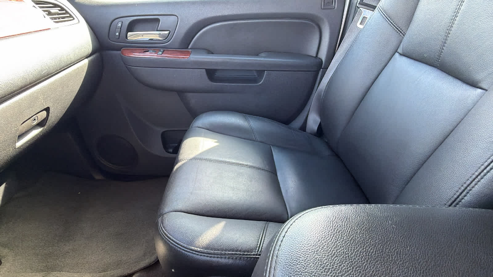Thumbnail: 2014 Chevrolet Suburban - 12