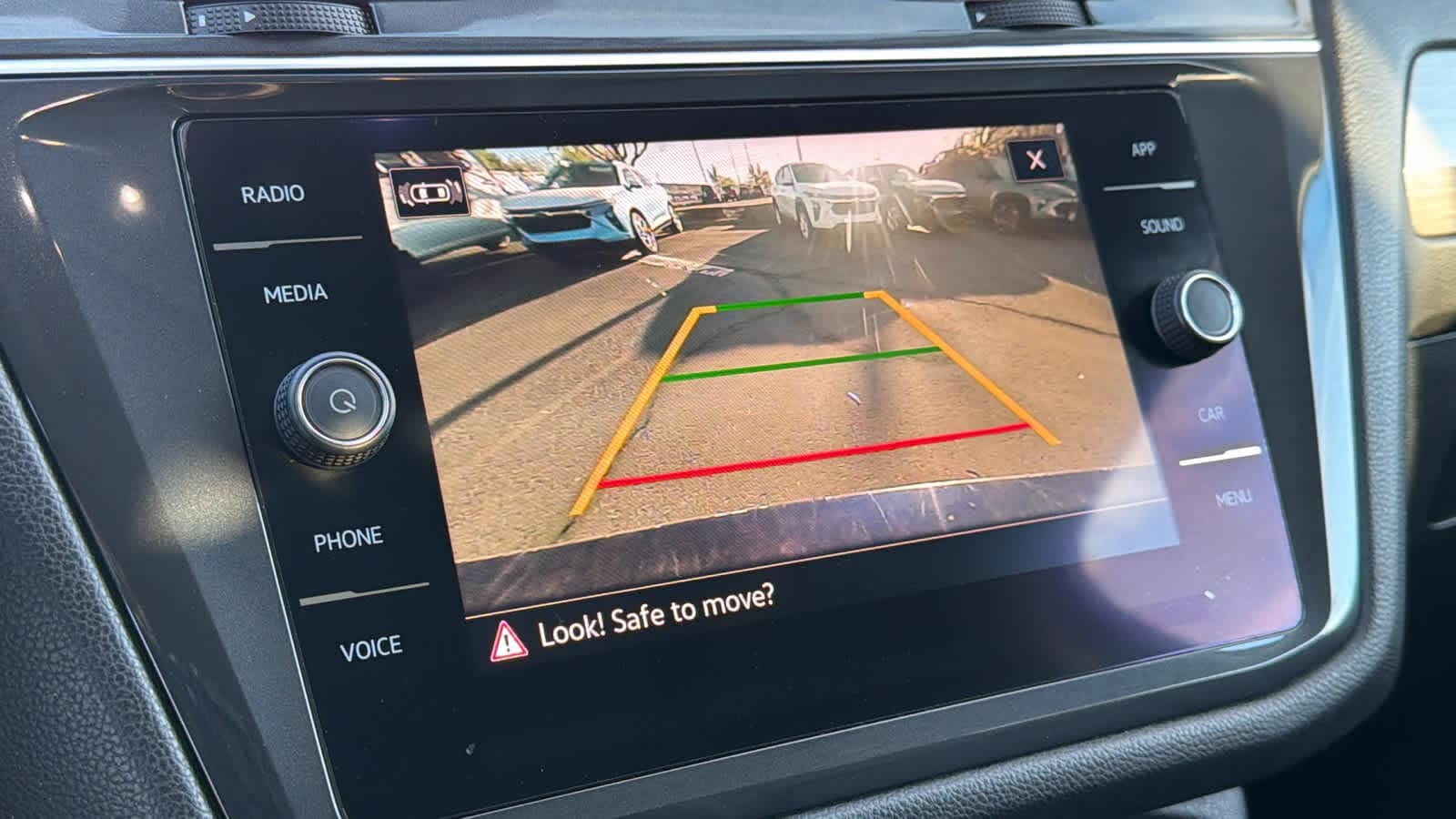 Thumbnail: 2021 Volkswagen Tiguan - 15