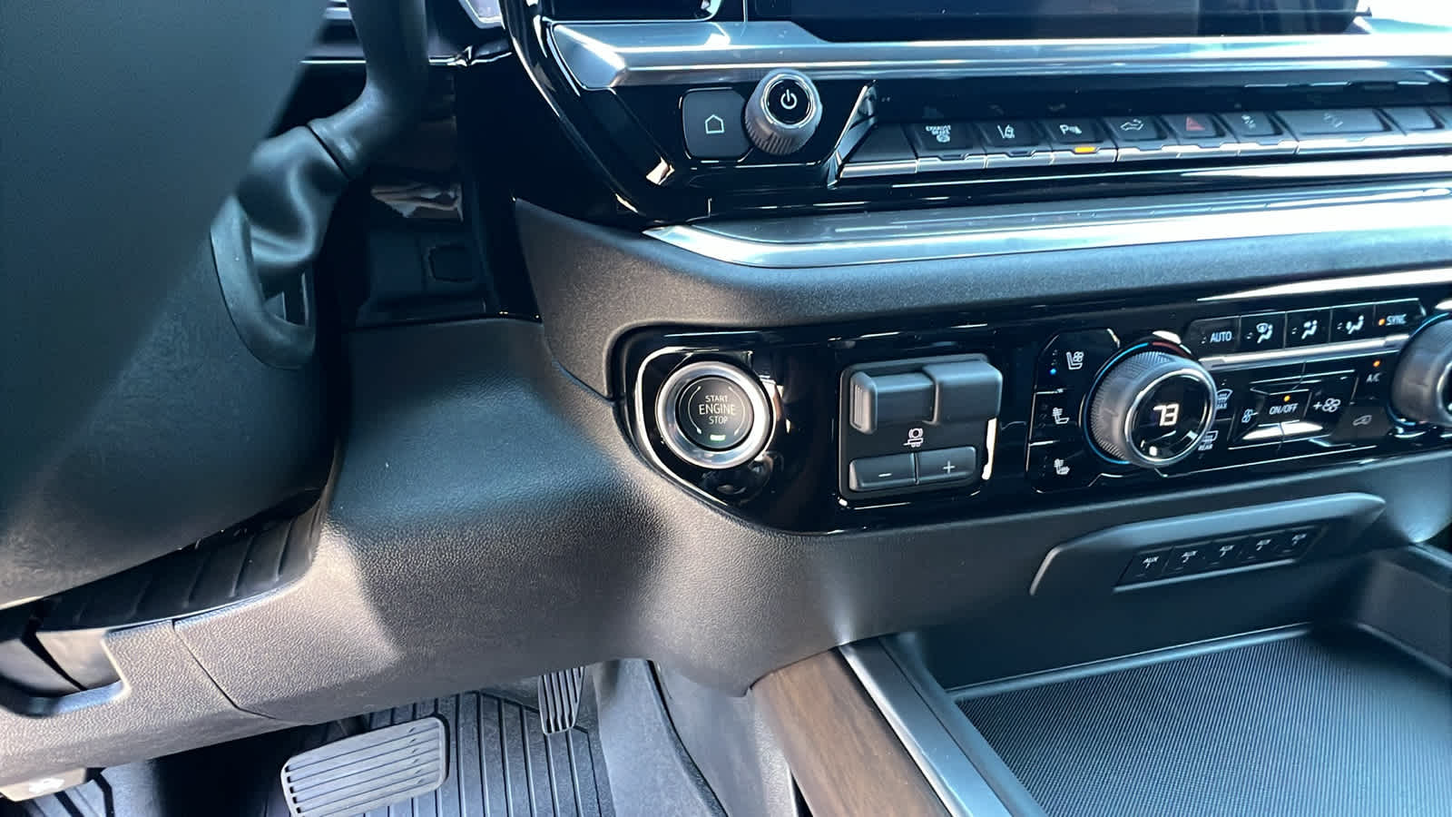 Thumbnail: 2025 Chevrolet Silverado 2500 - 17